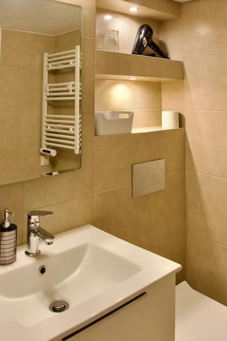Glyfada Path Of Poets Apartment Athens Luaran gambar